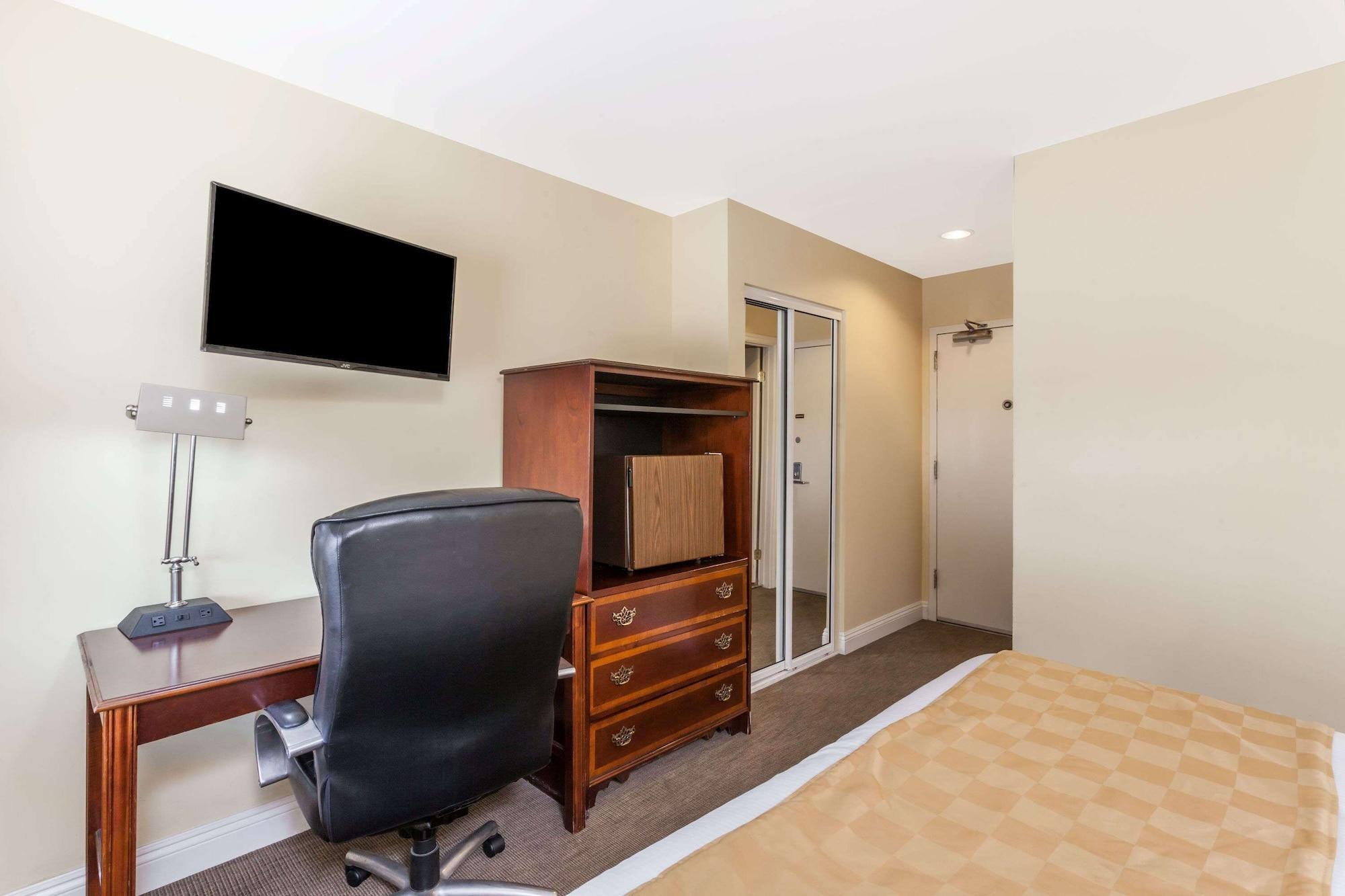 Hotel Knights Angeles / Convention Center Area 2*