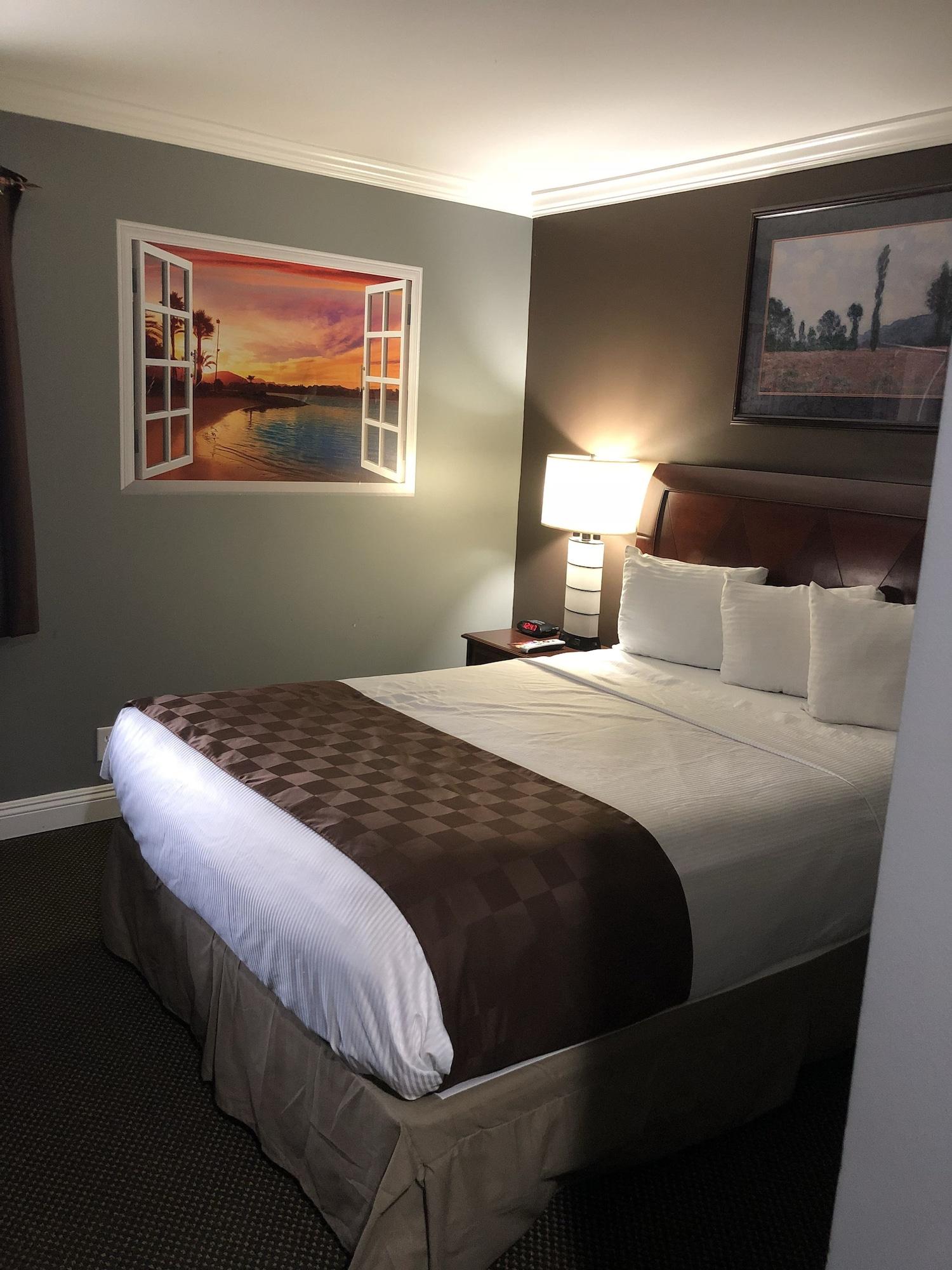 Knights Angeles / Convention Center Area Hotel