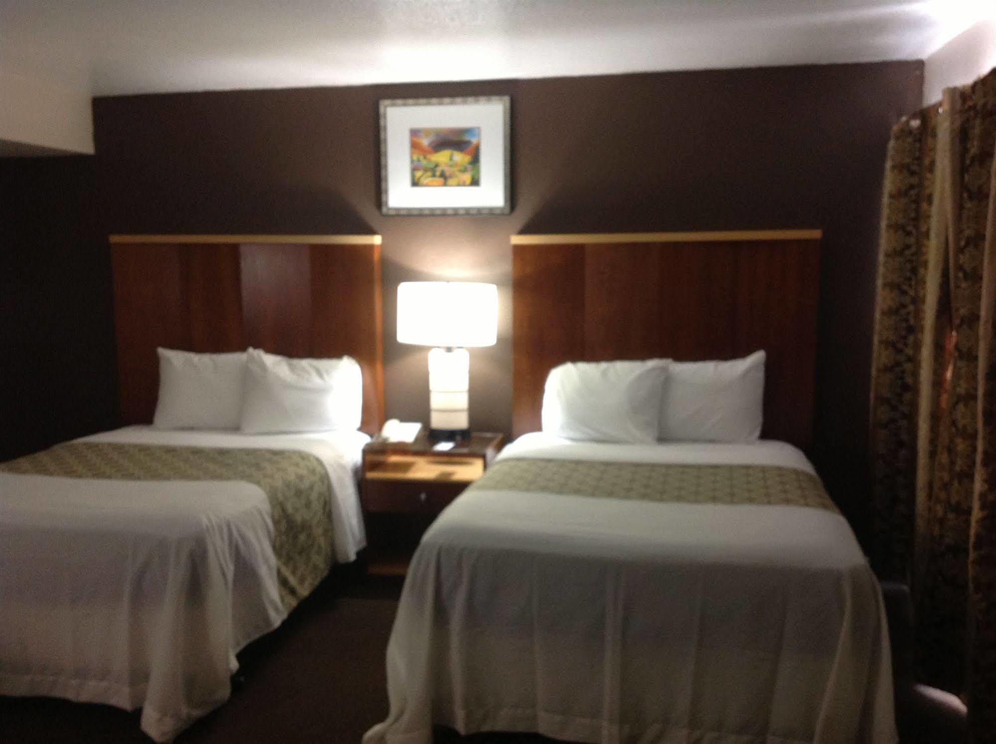 Knights Angeles / Convention Center Area Hotel 2*