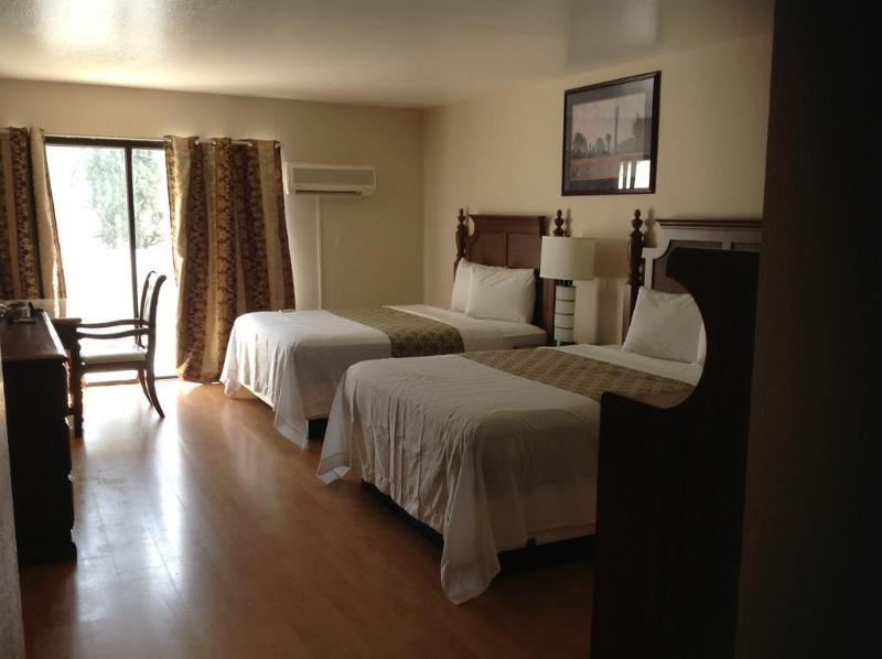 Hotel Knights Central / Convention Center Area 2*
